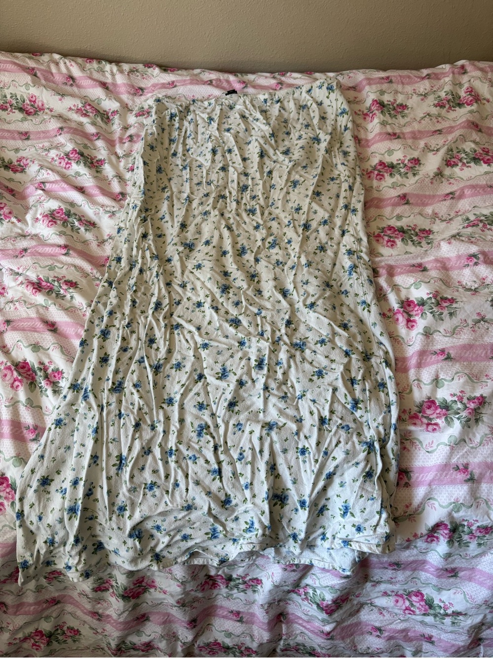 Floral Cream Maxi Skirt with Blue Accent - Picture 3 of 3